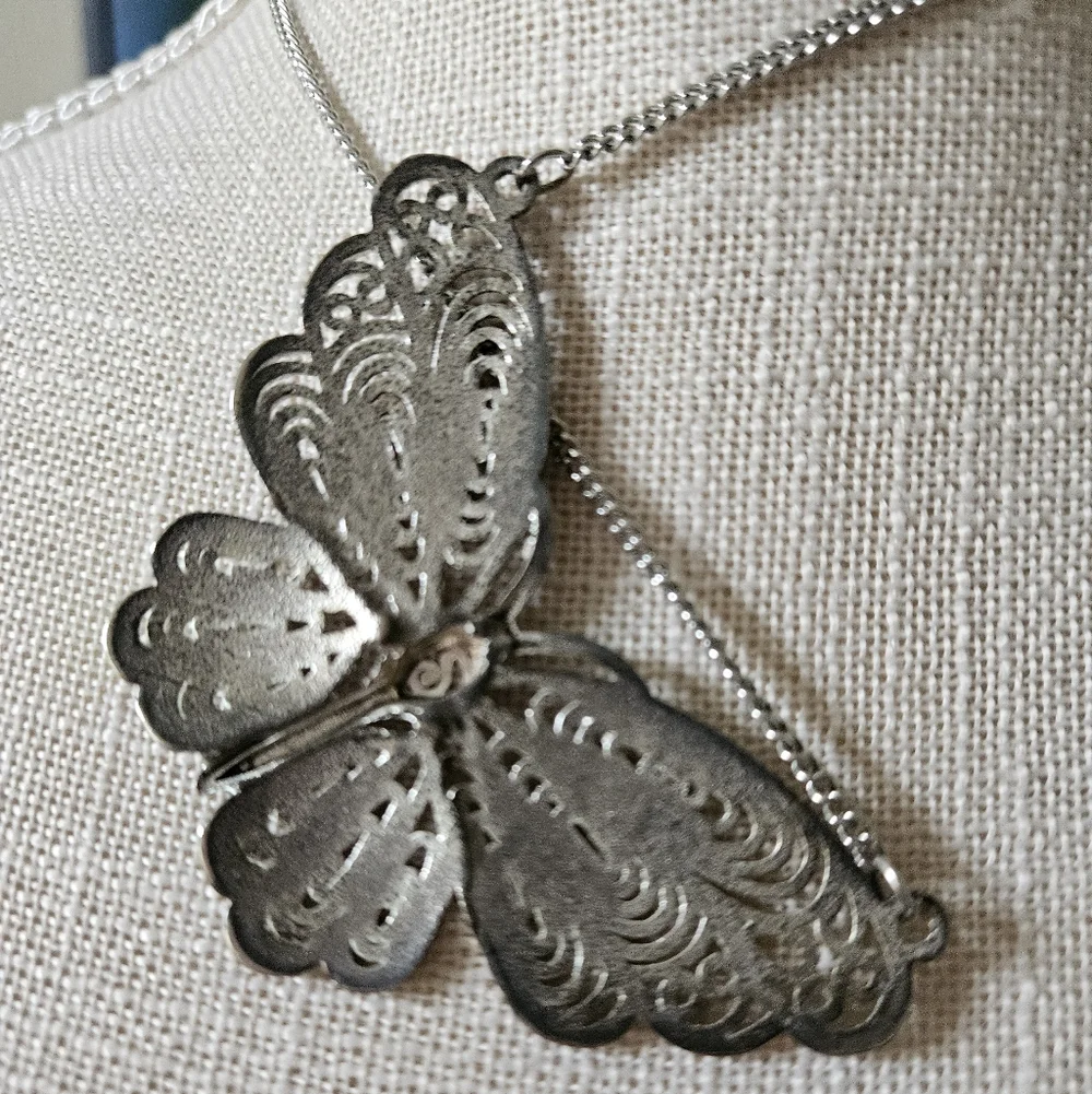 ❤️LAST CHANCE❤️ Vintage Huge Silverton Filigree Butterfly Necklace - Picture 2 of 6